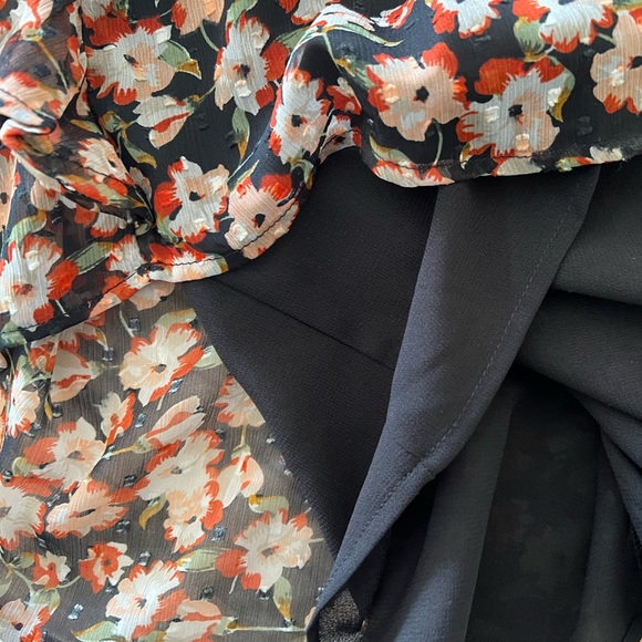 Francesca's Floral Smock Neck Flutter Sleeve Blouse Black/Red - Picture 9 of 11